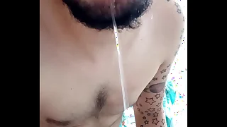 Heroic ENCHENDO A GARRAFA DE MIJO E BEBENDO